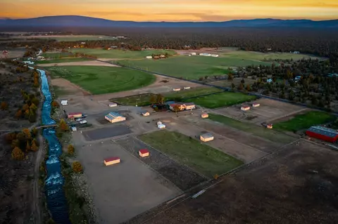 View/Area - 24166 Dodds Rd, Bend, OR 97701 photo 2 of 9