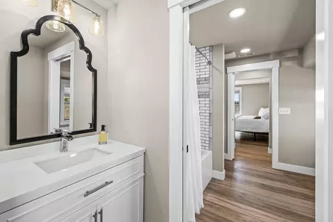Bath - 24166 Dodds Rd, Bend, OR 97701 photo 4 of 6
