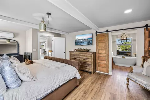 Bedroom - 24166 Dodds Rd, Bend, OR 97701 photo 2 of 5