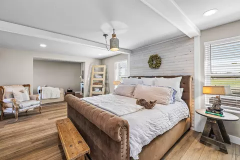 Bedroom - 24166 Dodds Rd, Bend, OR 97701 photo 1 of 5