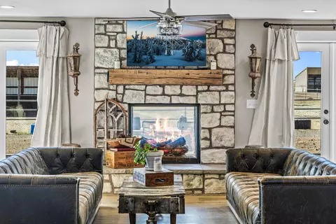 Living - 24166 Dodds Rd, Bend, OR 97701 photo 2 of 2