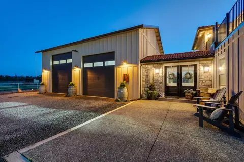 Exterior - 24166 Dodds Rd, Bend, OR 97701 photo 4 of 10