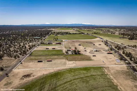 View/Area - 24166 Dodds Rd, Bend, OR 97701 photo 7 of 9