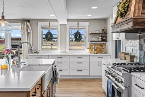 Kitchen - 24166 Dodds Rd, Bend, OR 97701 photo 2 of 4