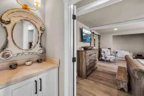 Entry Way - 24166 Dodds Rd, Bend, OR 97701 photo 3 of 4