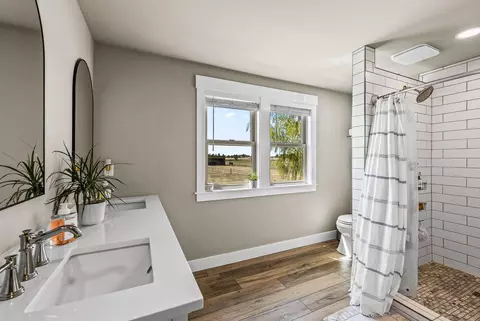 Bath - 24166 Dodds Rd, Bend, OR 97701 photo 5 of 6