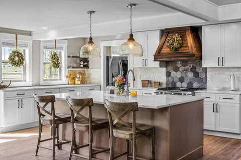 Kitchen - 24166 Dodds Rd, Bend, OR 97701 photo 1 of 4