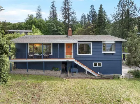 1840 Crestview Dr, Ashland, OR 97520