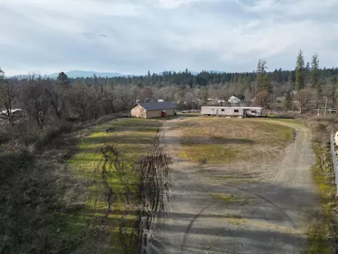 2640 Pleasant Valley Rd, Merlin, OR 97532