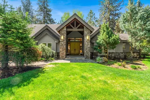 19435 Tam Lake Ct, Bend, OR 97702