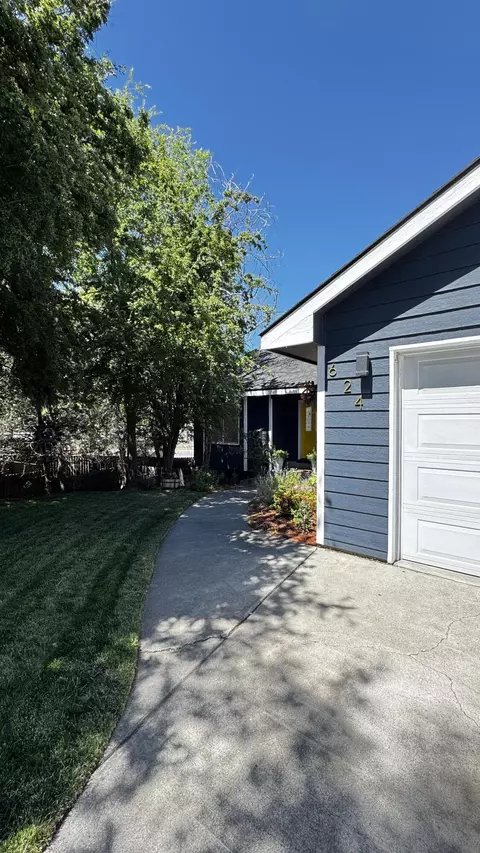 624 NE Tracker Ct, Bend, OR 97701 photo 50