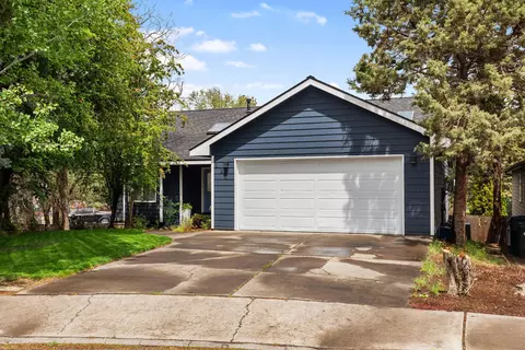 624 NE Tracker Ct, Bend, OR 97701 photo 3