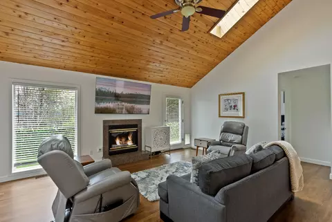 624 NE Tracker Ct, Bend, OR 97701 photo 16