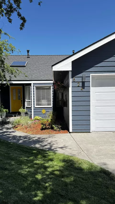 624 NE Tracker Ct, Bend, OR 97701