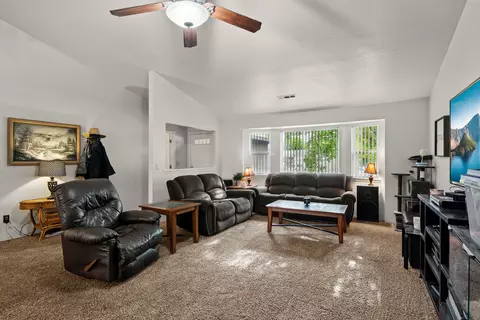 256 Tierra Cir, Eagle Point, OR 97524 photo 5