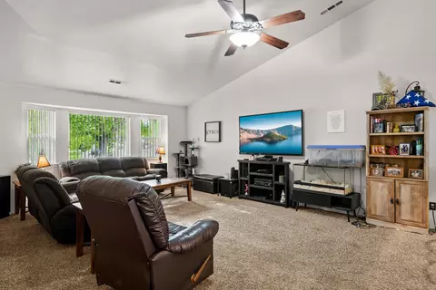 256 Tierra Cir, Eagle Point, OR 97524 photo 4