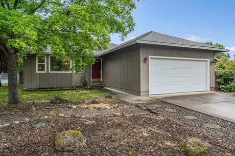 256 Tierra Cir, Eagle Point, OR 97524 photo 2