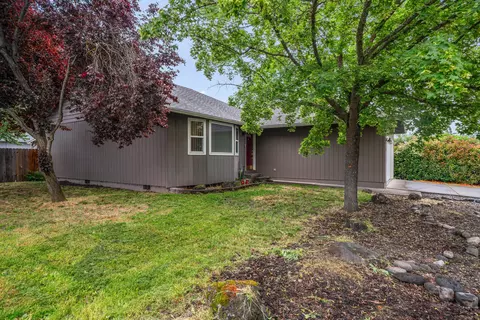 256 Tierra Cir, Eagle Point, OR 97524 photo 3