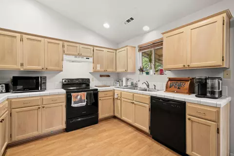 256 Tierra Cir, Eagle Point, OR 97524 photo 10