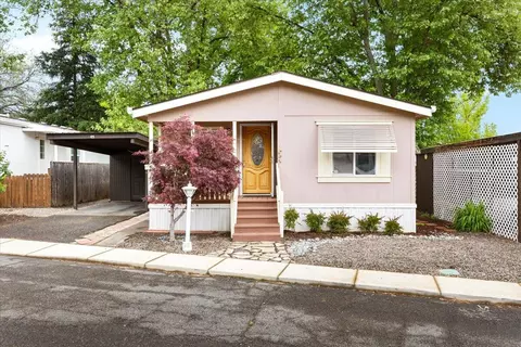 1055 N 5th St #45, Jacksonville, OR 97530