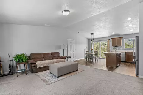 920 Templin Ave, Grants Pass, OR 97526 photo 9