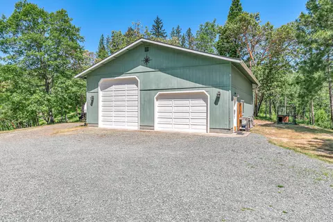 920 Templin Ave, Grants Pass, OR 97526 photo 3