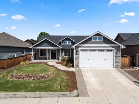 2023 Jeremy St, Central Point, OR 97502
