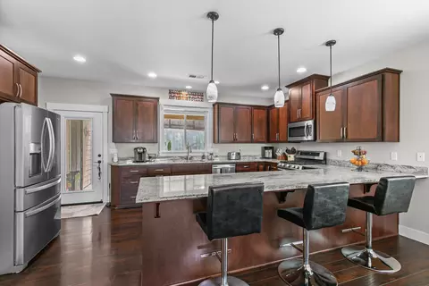 Kitchen - 218 Cambridge Ter, Eagle Point, OR 97524 photo 1 of 4