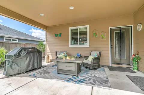 Exterior - 218 Cambridge Ter, Eagle Point, OR 97524 photo 5 of 10