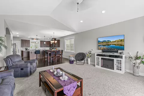 Living - 218 Cambridge Ter, Eagle Point, OR 97524 photo 3 of 3