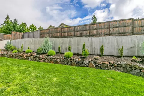 Exterior - 218 Cambridge Ter, Eagle Point, OR 97524 photo 4 of 10