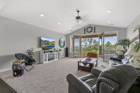 Living - 218 Cambridge Ter, Eagle Point, OR 97524 photo 2 of 3