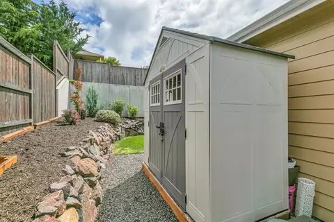 Exterior - 218 Cambridge Ter, Eagle Point, OR 97524 photo 6 of 10