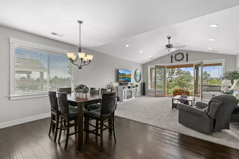 Dining - 218 Cambridge Ter, Eagle Point, OR 97524 photo 1 of 1