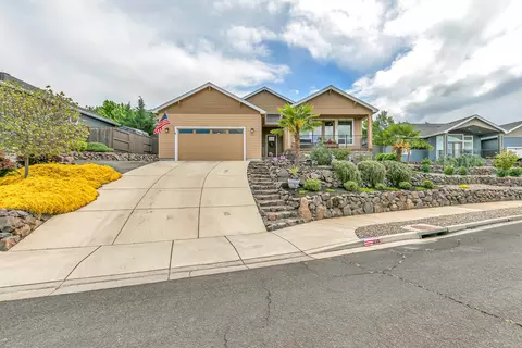 Exterior - 218 Cambridge Ter, Eagle Point, OR 97524 photo 10 of 10
