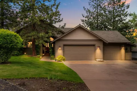 2932 NW Fairway Heights Dr, Bend, OR 97703