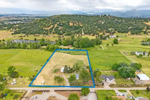 6220 Shady Brook Dr, Central Point, OR 97502