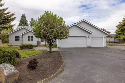 20844 NE Morningstar Dr, Bend, OR 97701