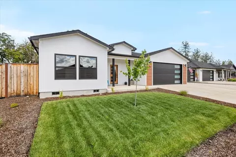 369 Arrowhead Trl, Eagle Point, OR 97524