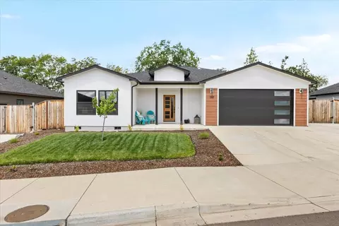Exterior - 369 Arrowhead Trl, Eagle Point, OR 97524 photo 4 of 4