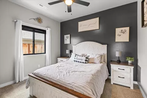 Bedroom - 369 Arrowhead Trl, Eagle Point, OR 97524 photo 4 of 4