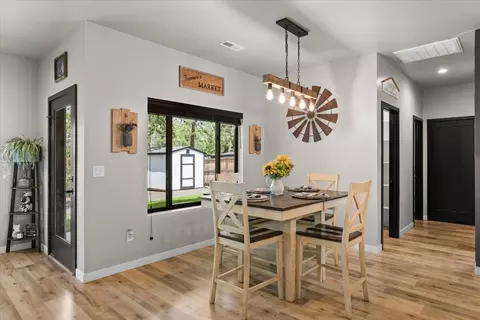 Dining - 369 Arrowhead Trl, Eagle Point, OR 97524 photo 1 of 1