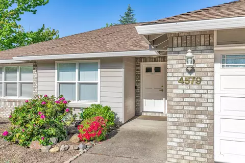 4579 Eagle Trace Dr, Medford, OR 97504