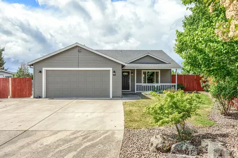 28 Raywood Ct, Eagle Point, OR 97524