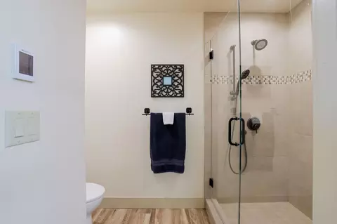 Bath - 61443 Elder Ridge St, Bend, OR 97702 photo 2 of 4