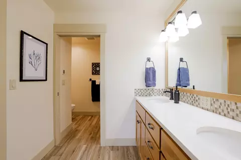 Bath - 61443 Elder Ridge St, Bend, OR 97702 photo 1 of 4