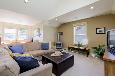 Living - 61443 Elder Ridge St, Bend, OR 97702 photo 3 of 4