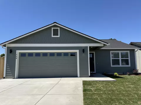 738 Rickenbacker Rd, Madras, OR 97741