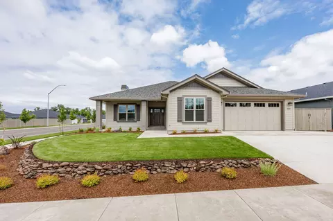 3907 Colorado Dr, Medford, OR 97504