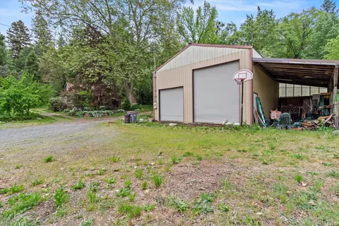 2973 Pioneer Rd, Medford, OR 97501